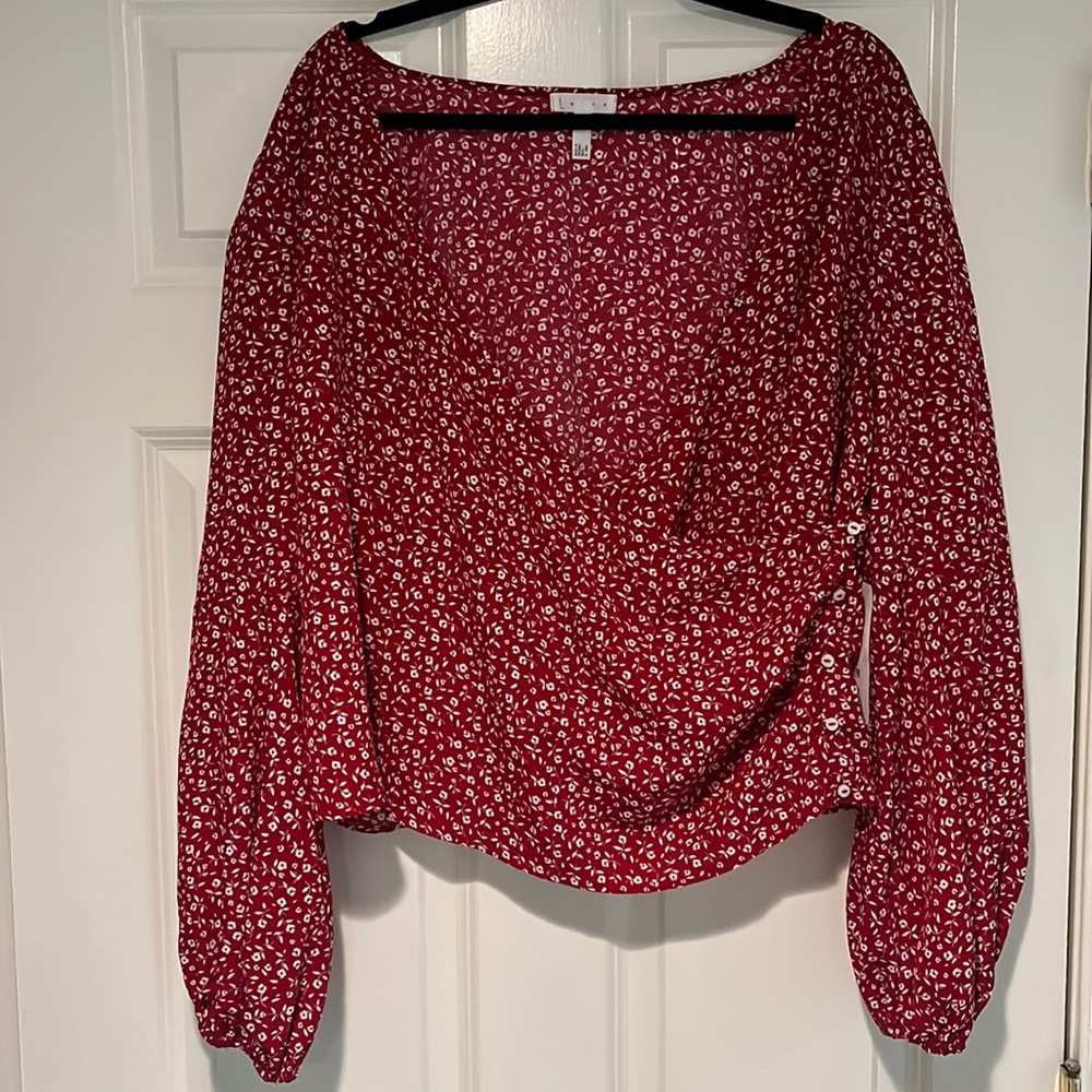 NWT Leith balloon wrap blouse with button detail